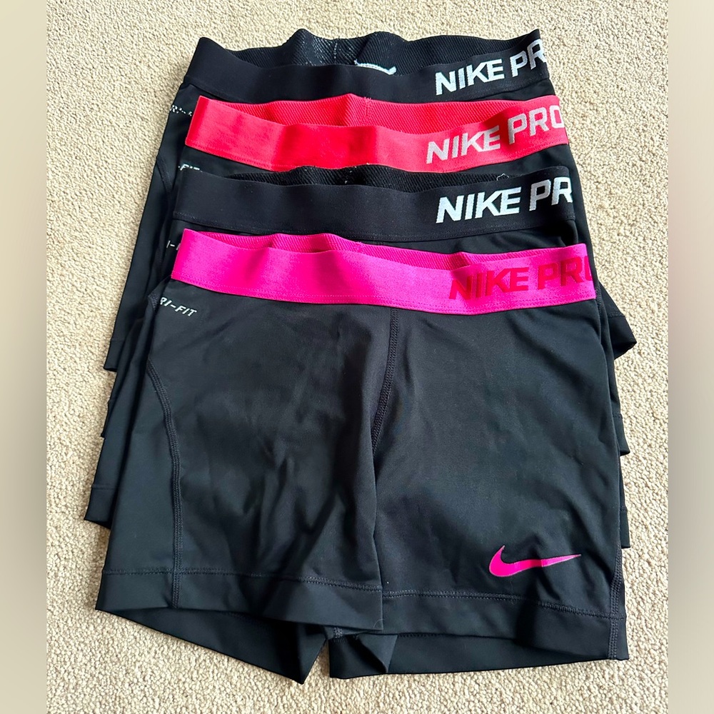 Lot of 4 women’s Nike Pro shorts